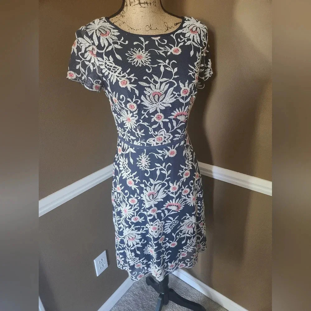 EUC Sz 2 Adrianna Papell Blue Floral Occasion Dress